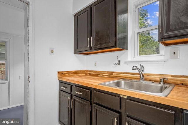 5803 DEWEY, Landover, MD 20785