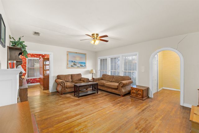 415 W Josephine Street, Weatherford, TX 76086