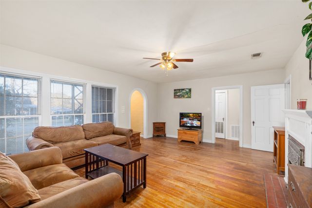 415 W Josephine Street, Weatherford, TX 76086