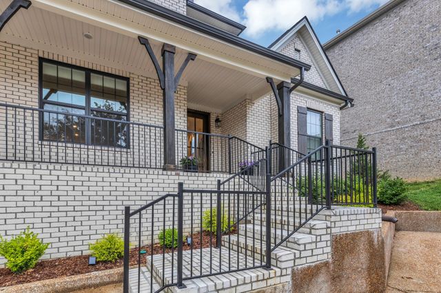 8040 Still Spring Ridge Dr, Nashville, TN 37221