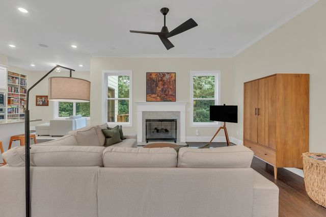 8040 Still Spring Ridge Dr, Nashville, TN 37221