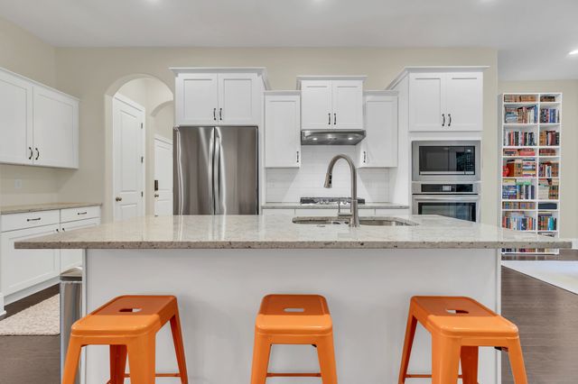 8040 Still Spring Ridge Dr, Nashville, TN 37221