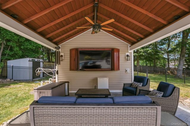 6 Biret Drive, Airmont, NY 10952