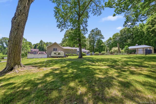 6 Biret Drive, Airmont, NY 10952