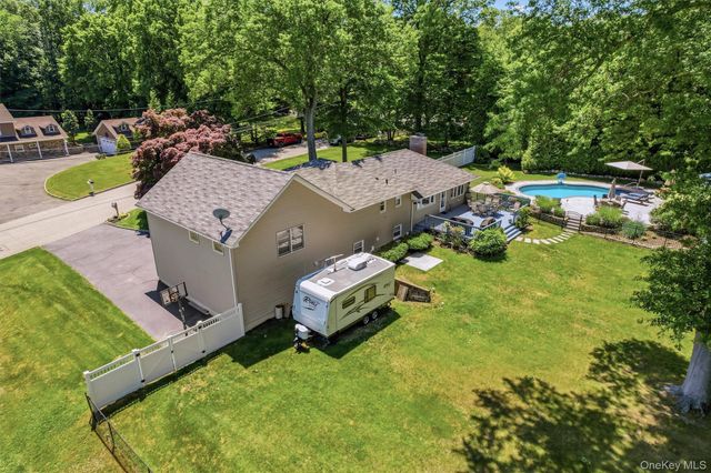 6 Biret Drive, Airmont, NY 10952