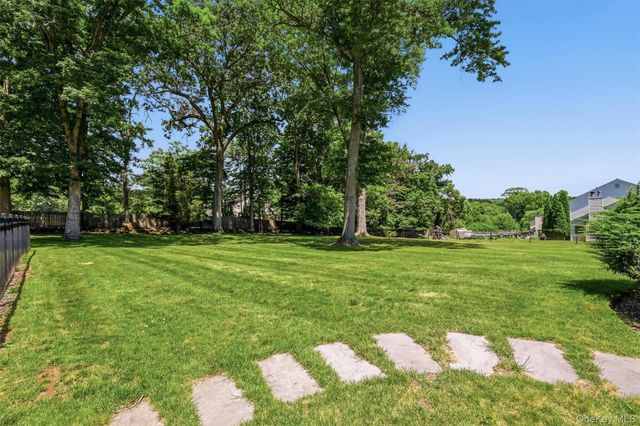 6 Biret Drive, Airmont, NY 10952