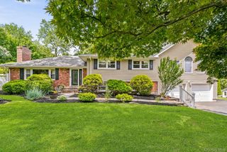 6 Biret Drive, Airmont, NY 10952