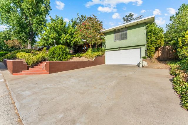 1258 Ridgeway Dr, Sacramento, CA 95822