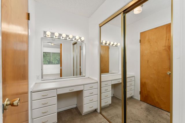 1258 Ridgeway Dr, Sacramento, CA 95822