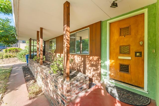 1258 Ridgeway Dr, Sacramento, CA 95822