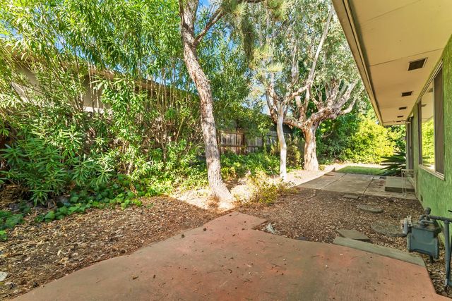 1258 Ridgeway Dr, Sacramento, CA 95822