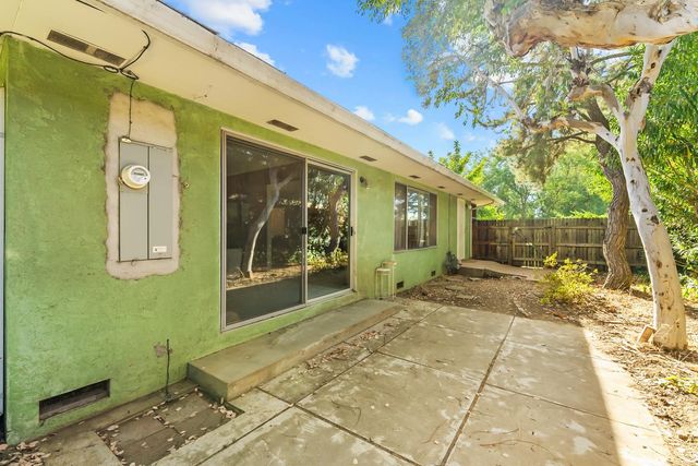 1258 Ridgeway Dr, Sacramento, CA 95822