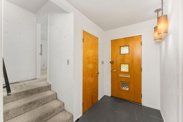 1258 Ridgeway Dr, Sacramento, CA 95822