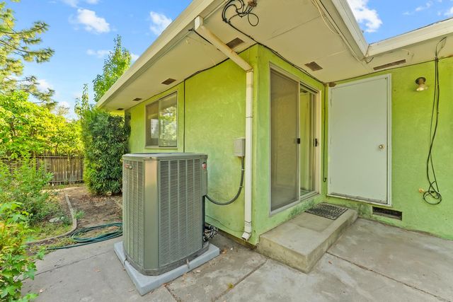 1258 Ridgeway Dr, Sacramento, CA 95822