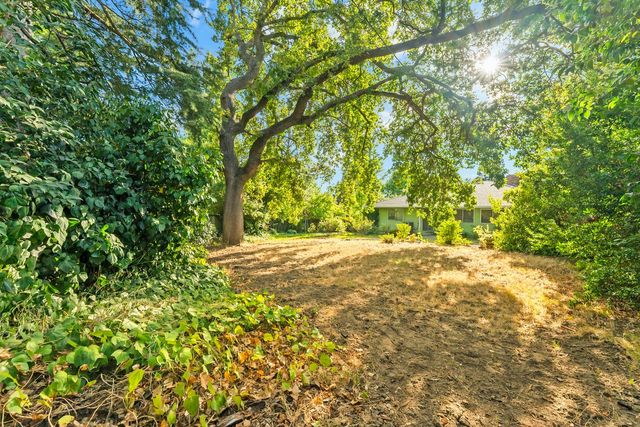 1258 Ridgeway Dr, Sacramento, CA 95822