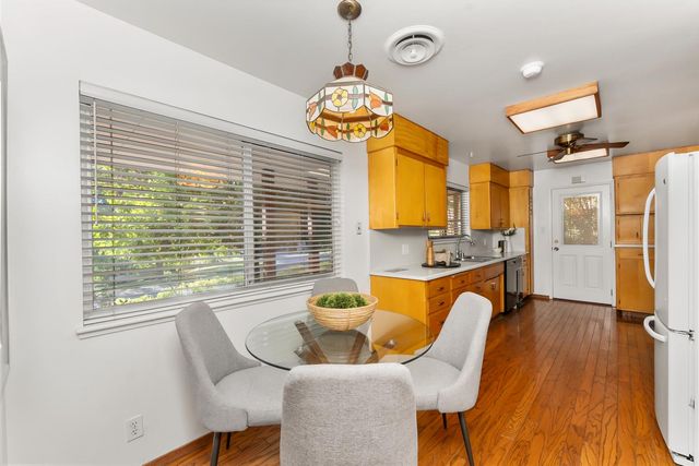 1258 Ridgeway Dr, Sacramento, CA 95822