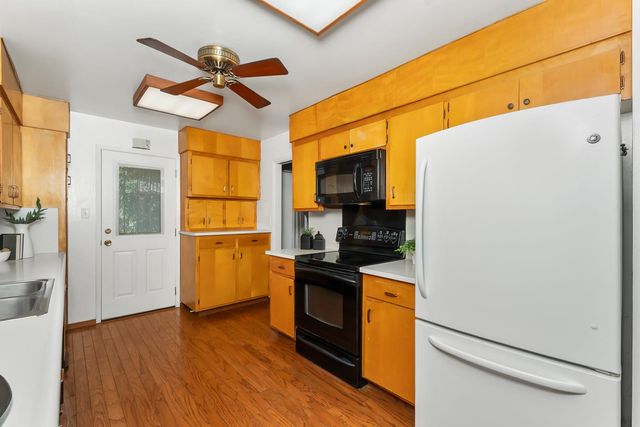 1258 Ridgeway Dr, Sacramento, CA 95822