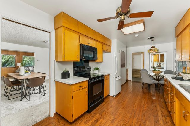 1258 Ridgeway Dr, Sacramento, CA 95822