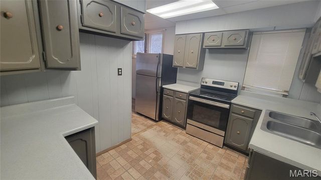 343 Midridge Drive, St Louis, MO 63137