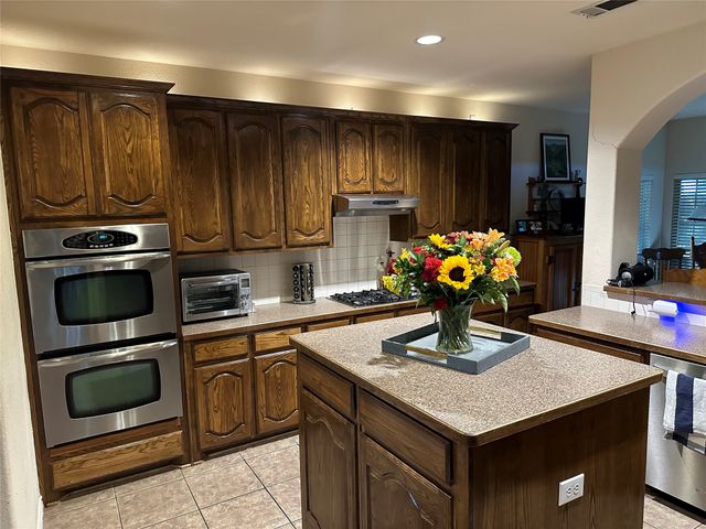 709 Ascot Park Drive, Mansfield, TX 76063