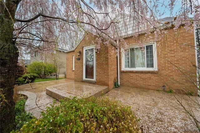 242 Creekside Drive, Tonawanda, NY 14150
