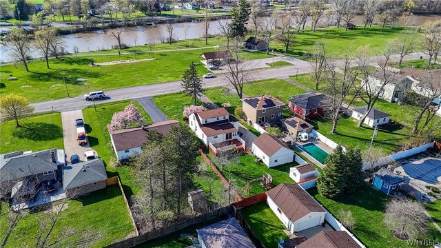 242 Creekside Drive, Tonawanda, NY 14150
