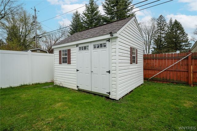 242 Creekside Drive, Tonawanda, NY 14150