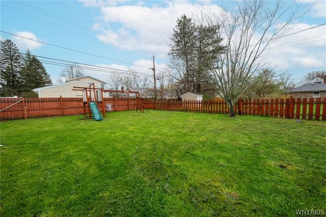 242 Creekside Drive, Tonawanda, NY 14150