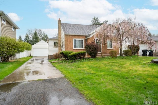 242 Creekside Drive, Tonawanda, NY 14150