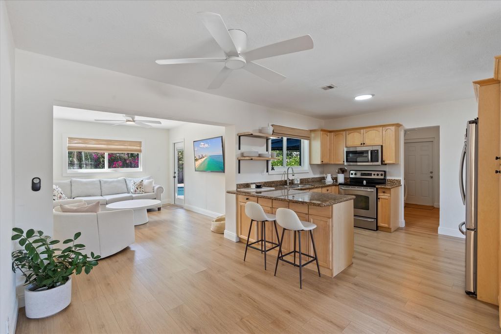 4921 NE 23rd Avenue, Lighthouse Point, FL 33064