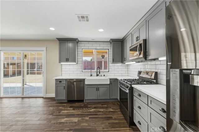 14027 Zircon, Hesperia, CA 92344