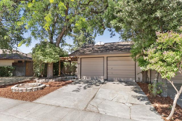1211 Arthur St, Davis, CA 95616