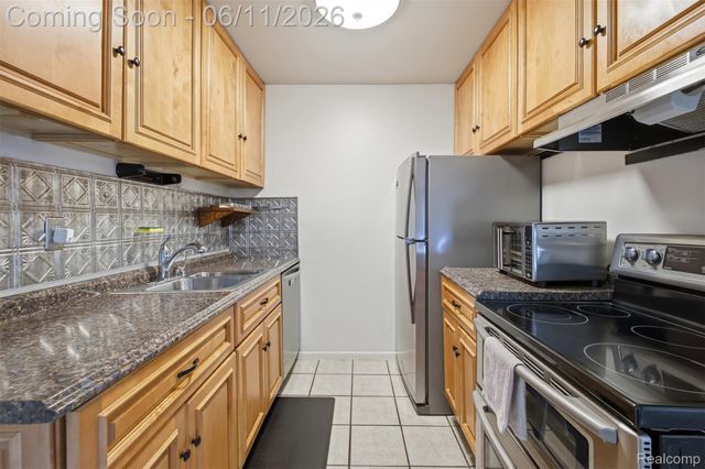 9921 Allen Pointe Drive 4, Allen Park, MI 48101