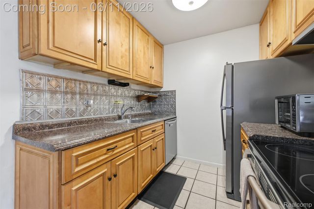 9921 Allen Pointe Drive 4, Allen Park, MI 48101