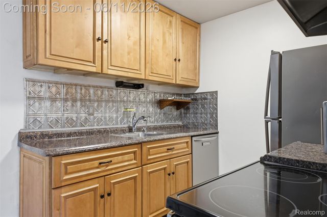 9921 Allen Pointe Drive 4, Allen Park, MI 48101