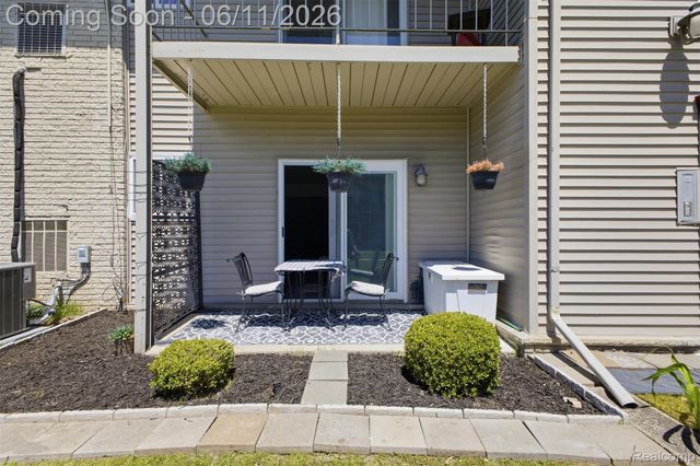 9921 Allen Pointe Drive 4, Allen Park, MI 48101