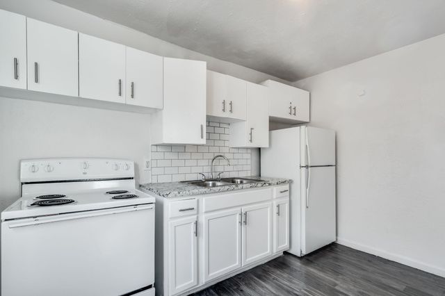 2801 E Harry St, Wichita, KS 67211