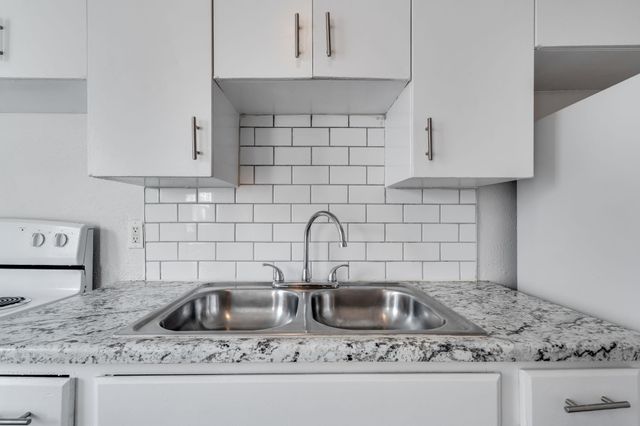 2801 E Harry St, Wichita, KS 67211