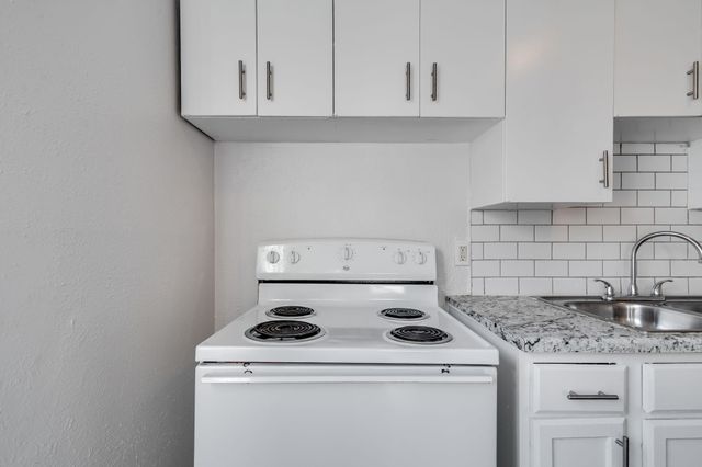 2801 E Harry St, Wichita, KS 67211