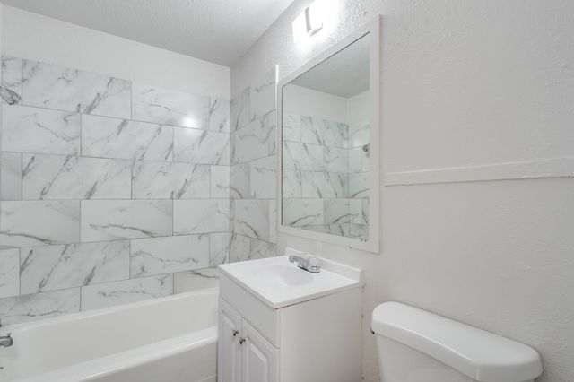 2801 E Harry St, Wichita, KS 67211