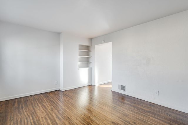 2801 E Harry St, Wichita, KS 67211