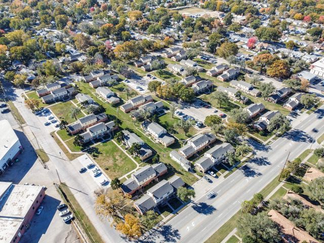 2801 E Harry St, Wichita, KS 67211