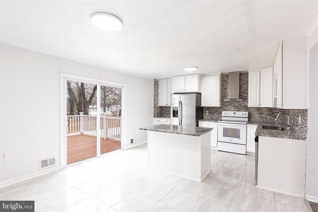 122 MAYFAIR DR NE, Leesburg, VA 20176