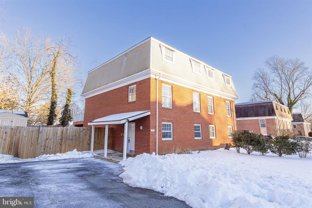 122 MAYFAIR DR NE, Leesburg, VA 20176