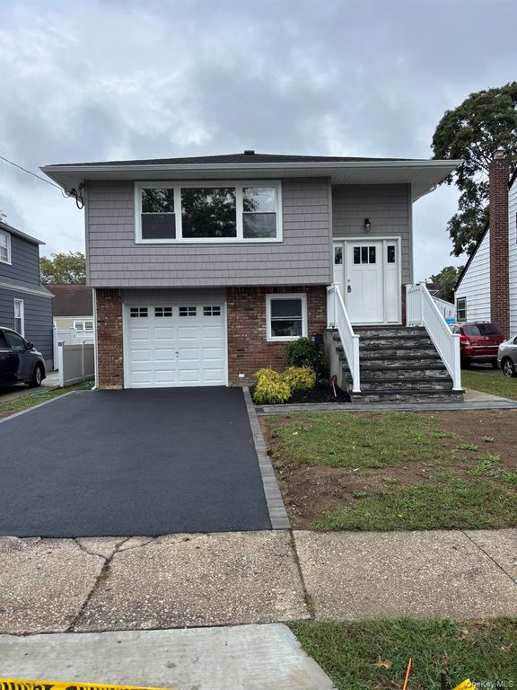 399 Hawthorne Avenue, Uniondale, NY 11553