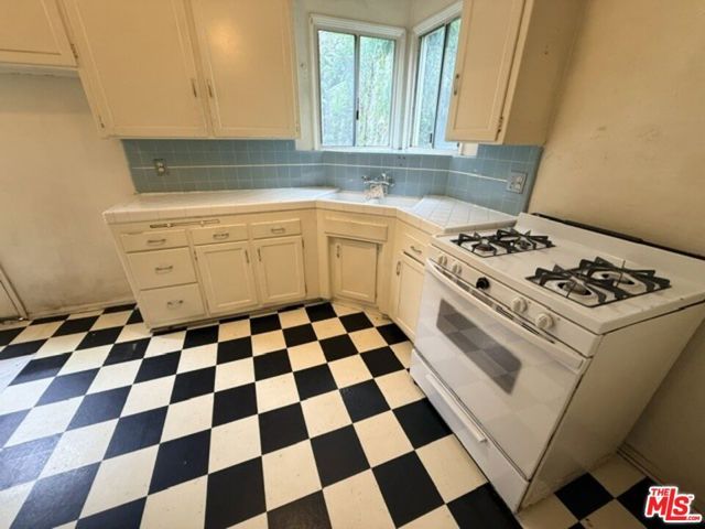11842 Ocean Park Boulevard, Los Angeles, CA 90064