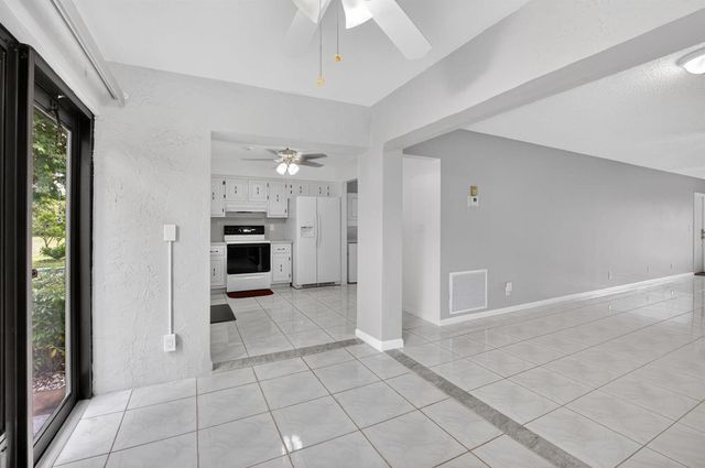 4944 Equestrian Circle A, Boynton Beach, FL 33436
