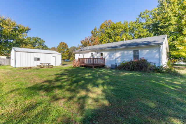 320 VINCENT TERR, Moberly, MO 65270