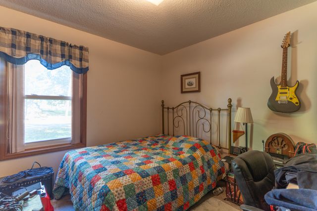 320 VINCENT TERR, Moberly, MO 65270