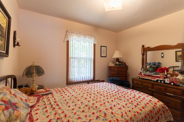 320 VINCENT TERR, Moberly, MO 65270